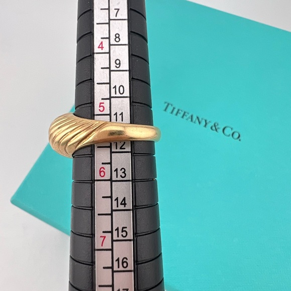 Tiffany & Co. Vintage Croissant Dome Ring 14k Yellow Gold - Picture 4 of 6